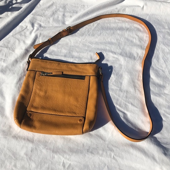 Vince Camuto  purse color orange. - Picture 2 of 6